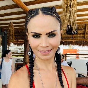 Meet your Posher, Janine